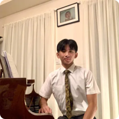 Mr Picasso, piano instructor