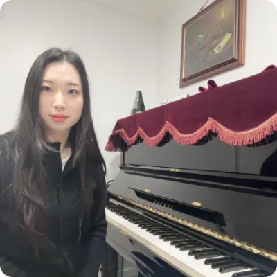 Ms Jinah, piano instructor